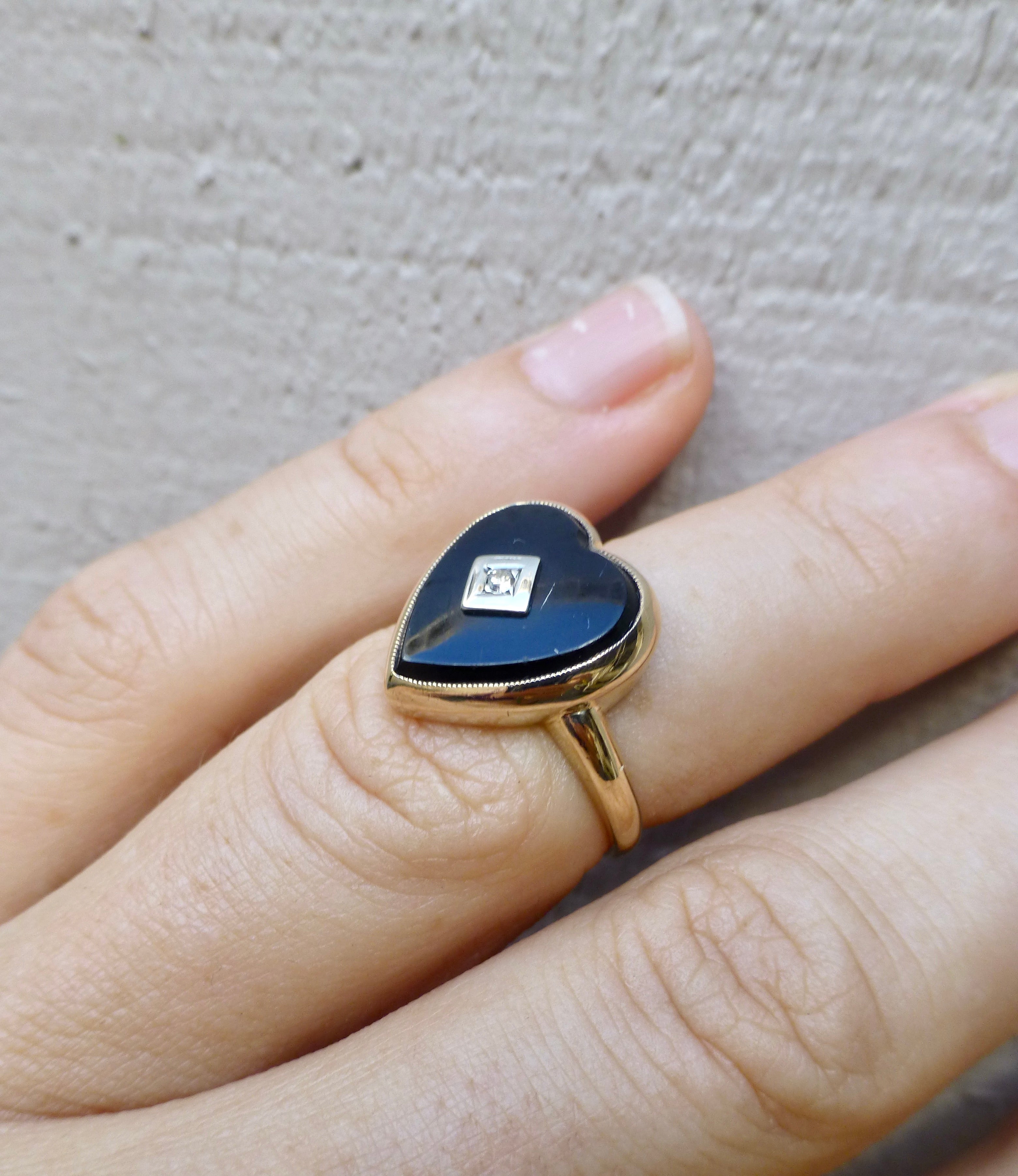 Vintage Black Onyx Heart Ring In 10 Karat Gold