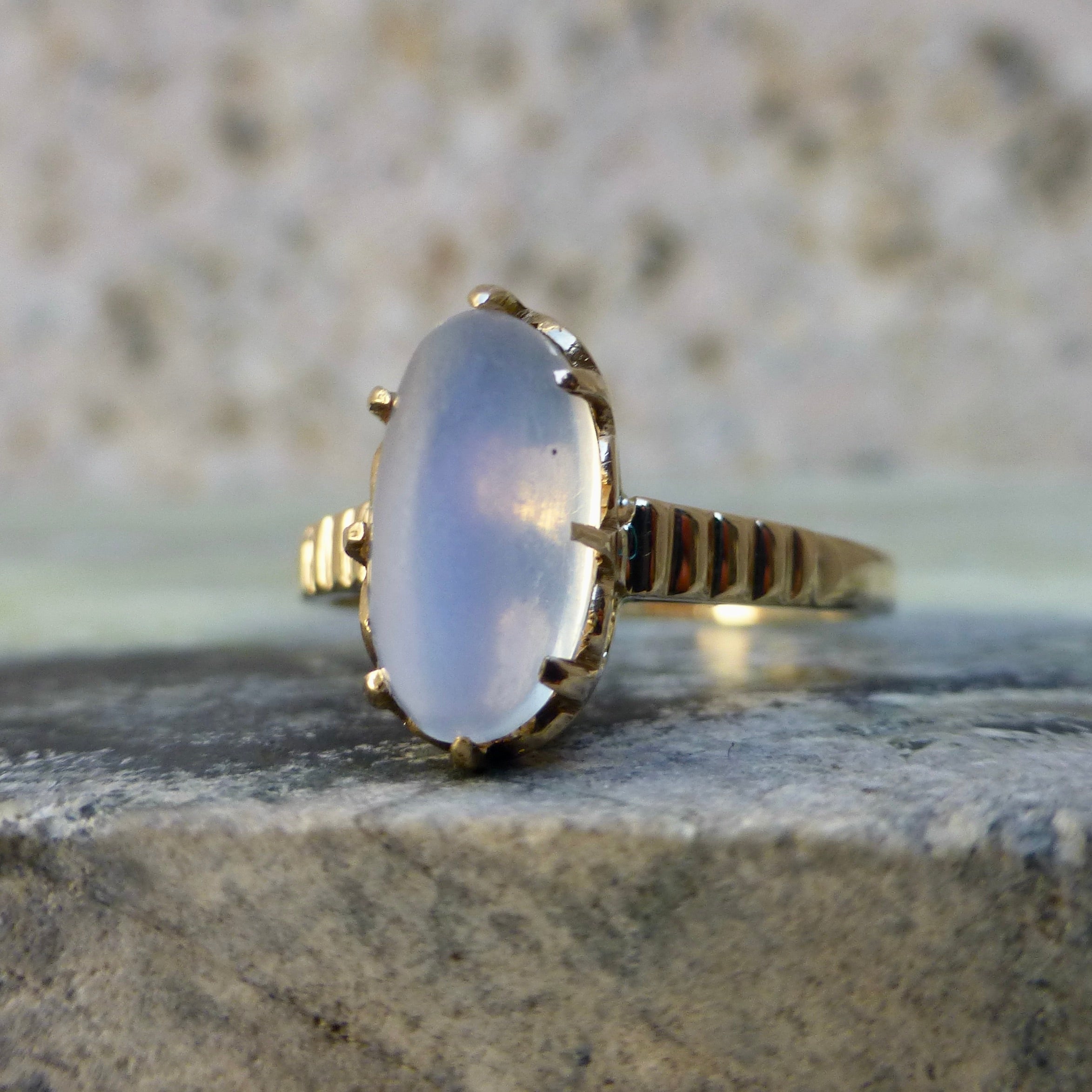 Retro Moonstone Ring In 18 Karat Gold
