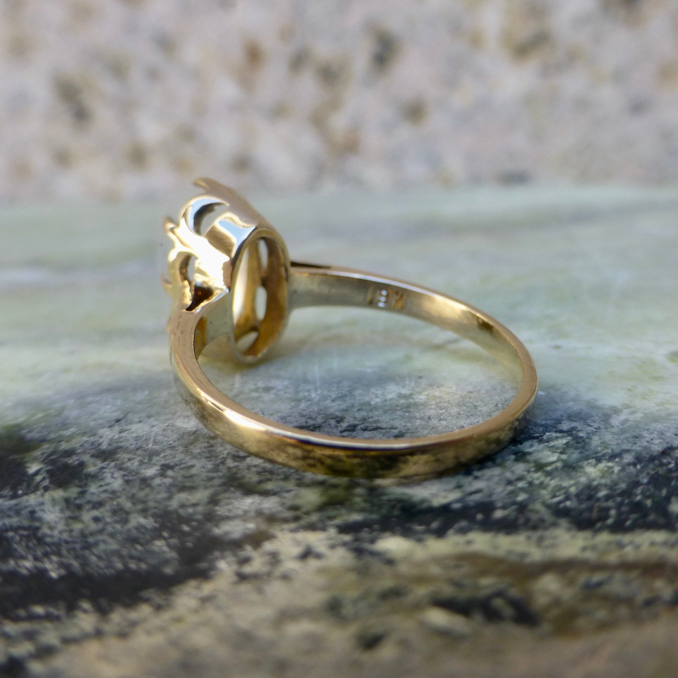 Retro Moonstone Ring In 18 Karat Gold