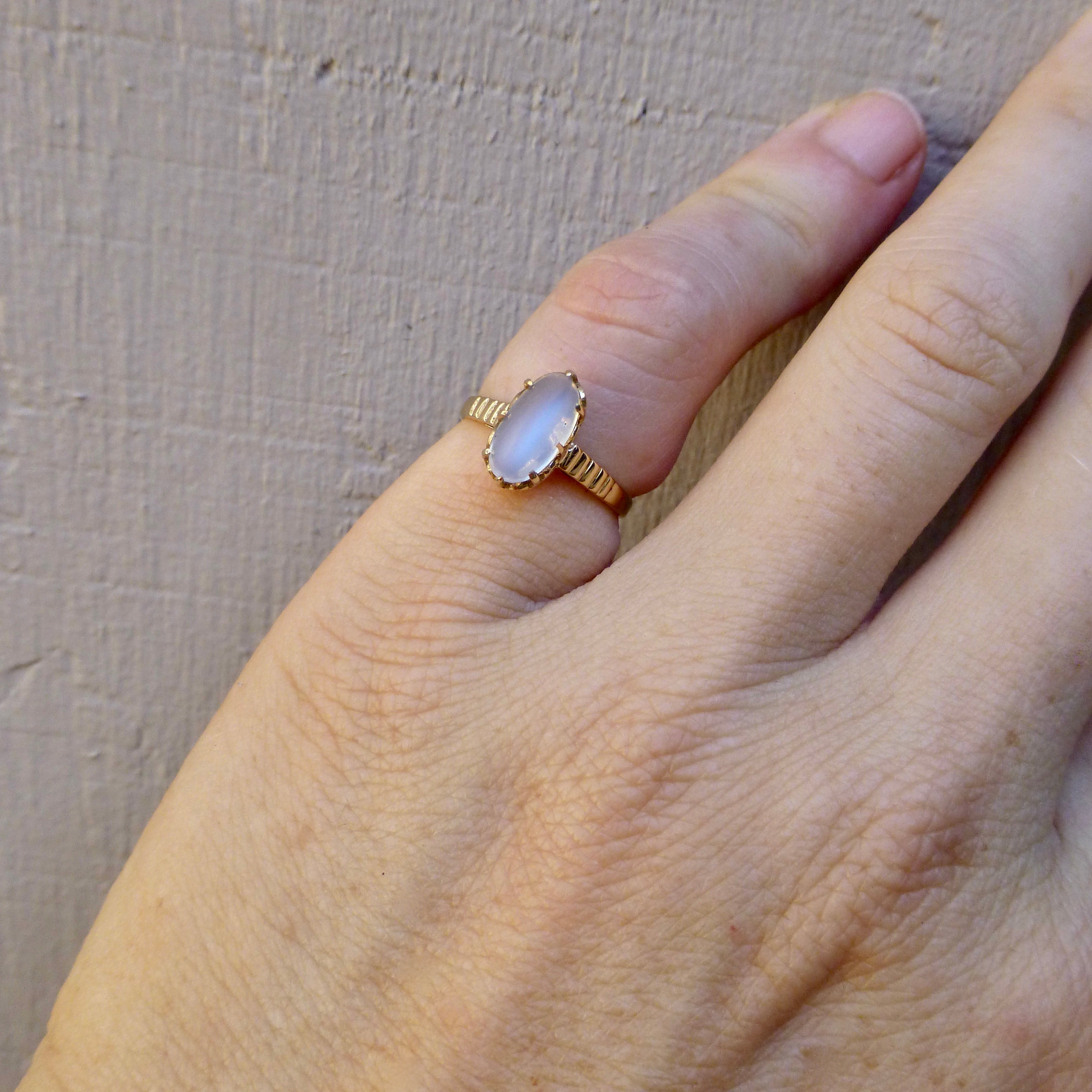 Retro Moonstone Ring In 18 Karat Gold