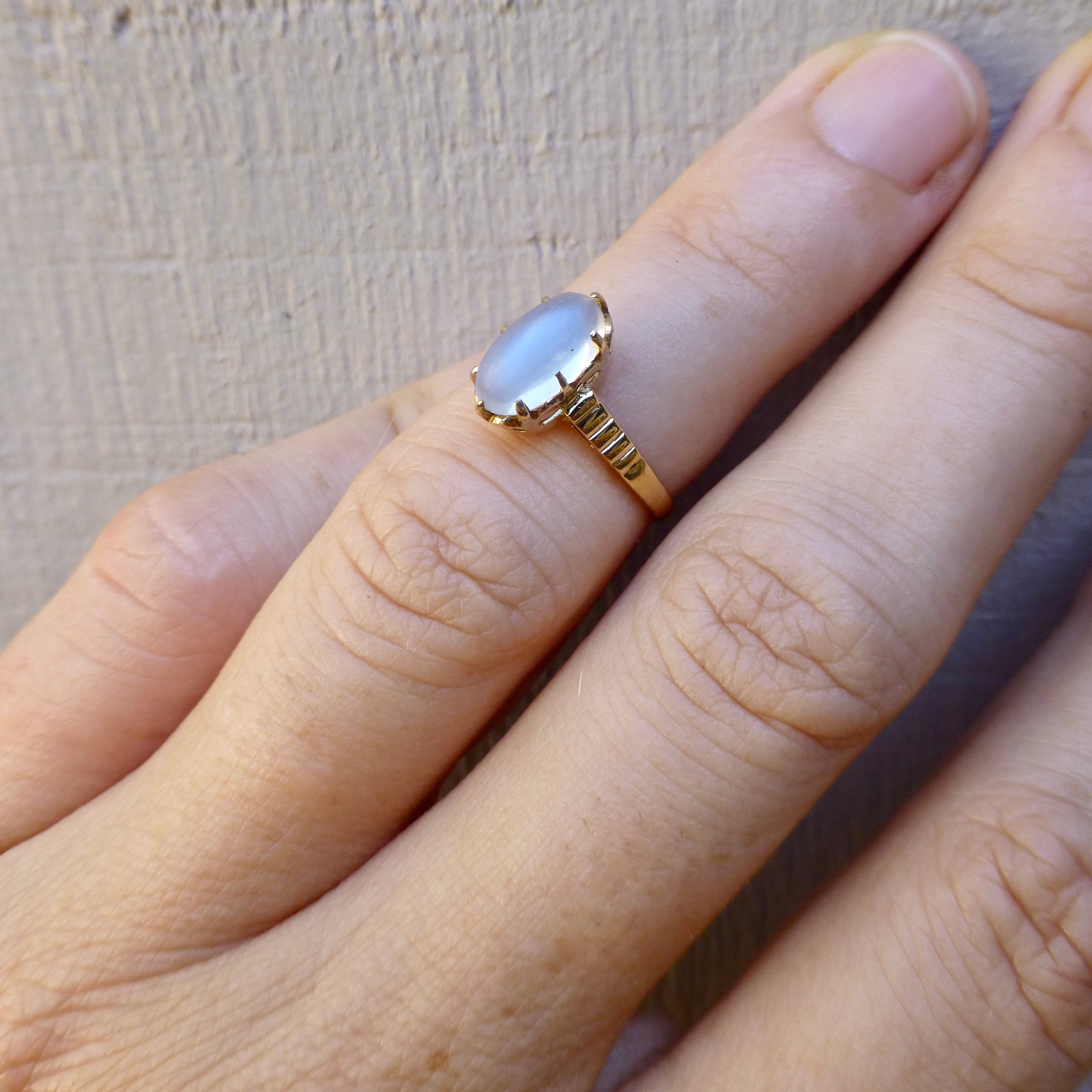 Retro Moonstone Ring In 18 Karat Gold