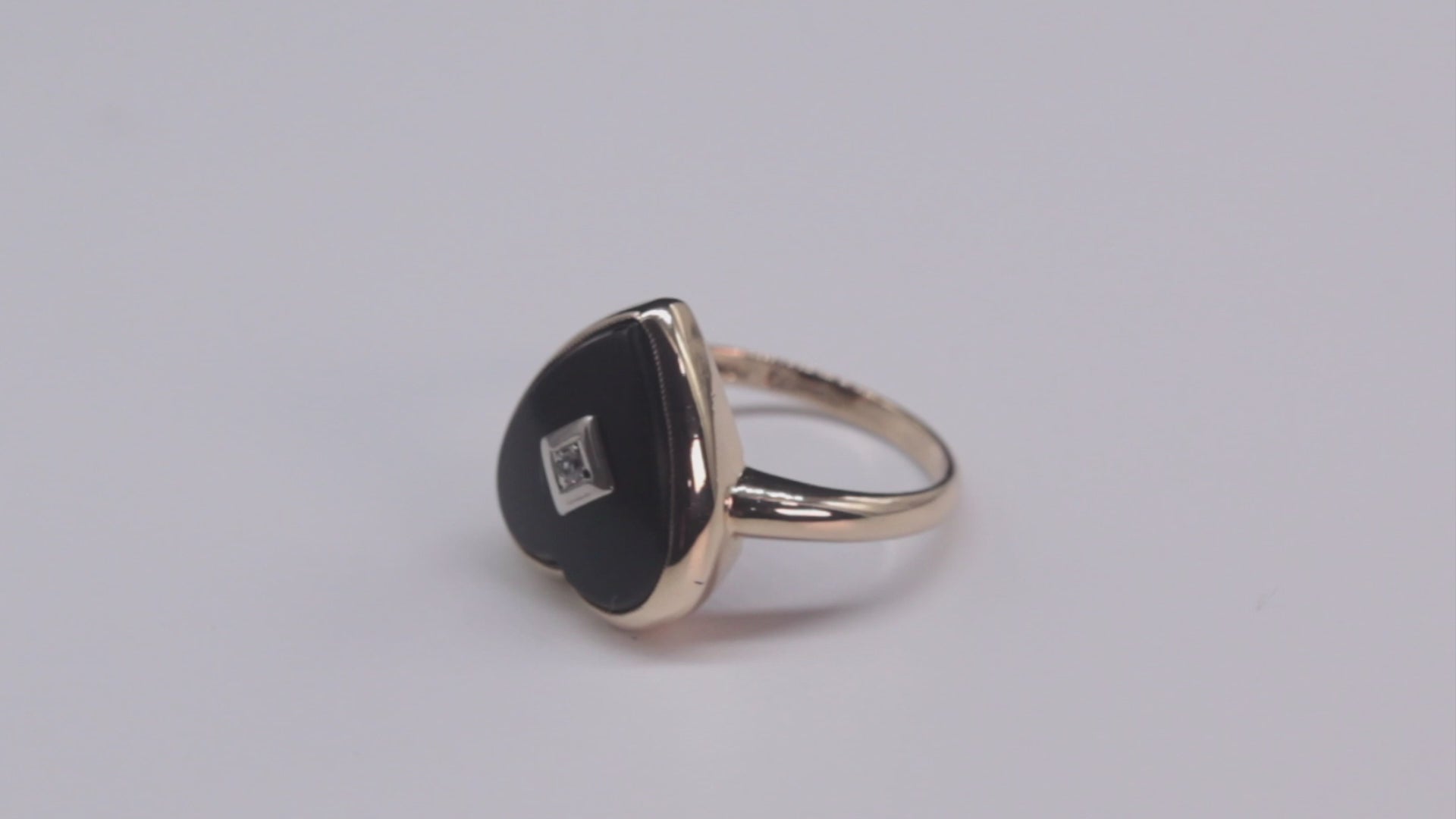 Vintage Black Onyx Heart Ring In 10 Karat Gold