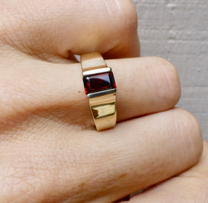 Vintage Garnet Ring In 10 Karat Yellow Gold