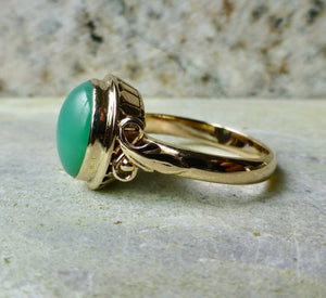 Retro Chrysoprase Ring In 14 Karat Yellow Gold