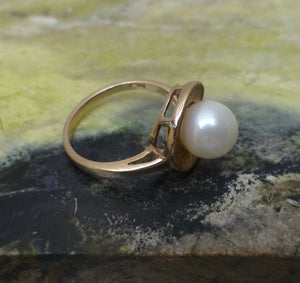 Mid-Century Modern 10k Gold Pearl Ring