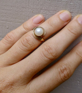 Mid-Century Modern 10k Gold Pearl Ring